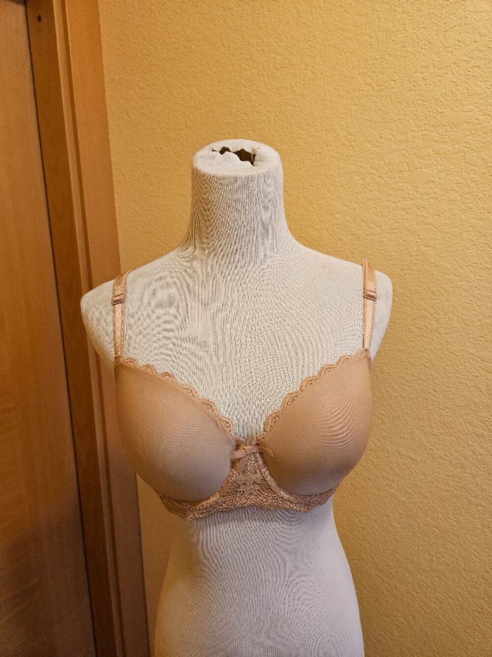 VS Smooth & Lace Lightly Lined Demi Bra 34D